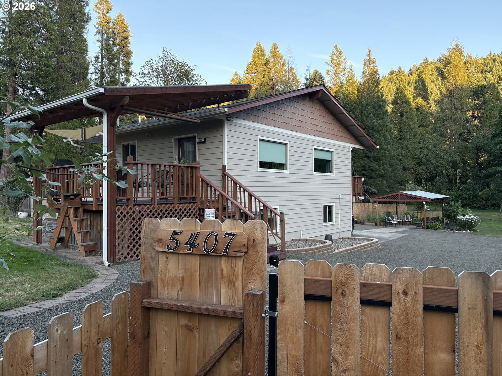 Listing photo 1 of 3