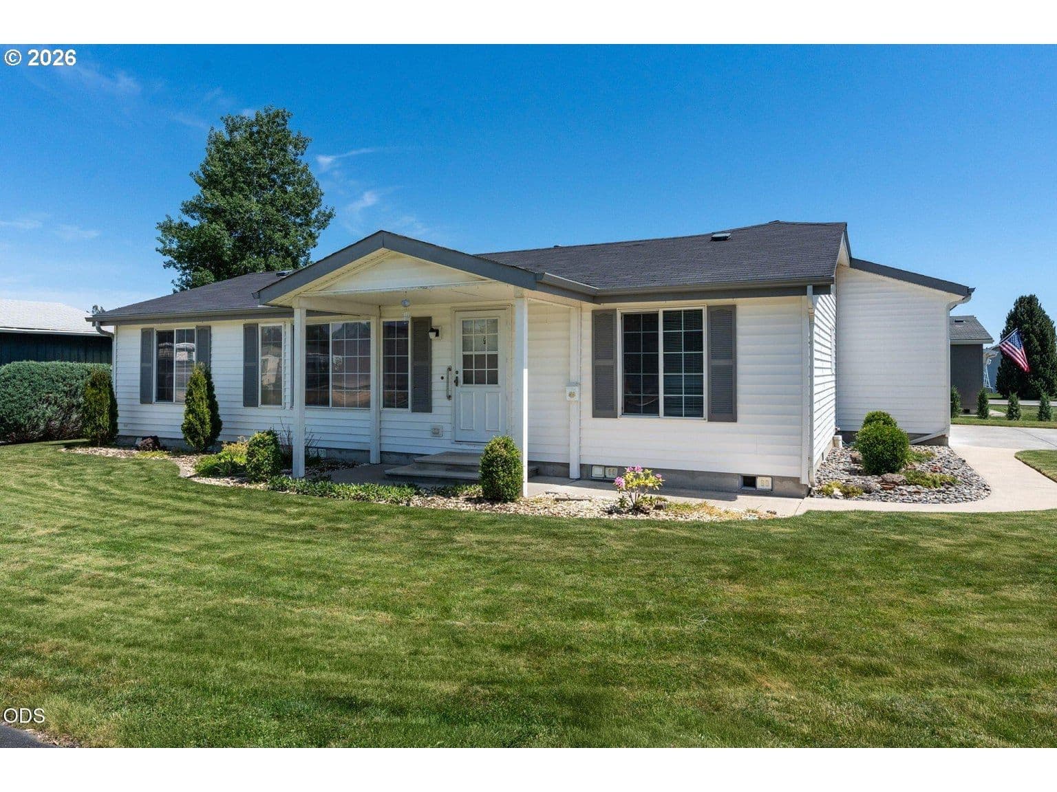 Listing photo 1 of 6