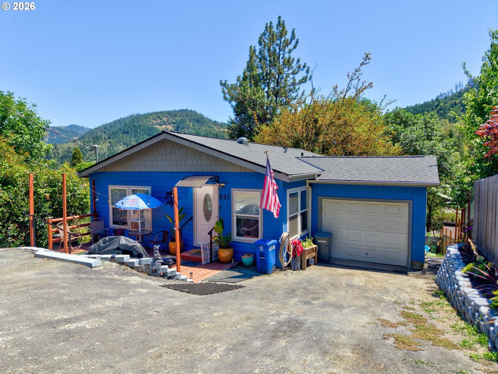 Listing photo 1 of 6