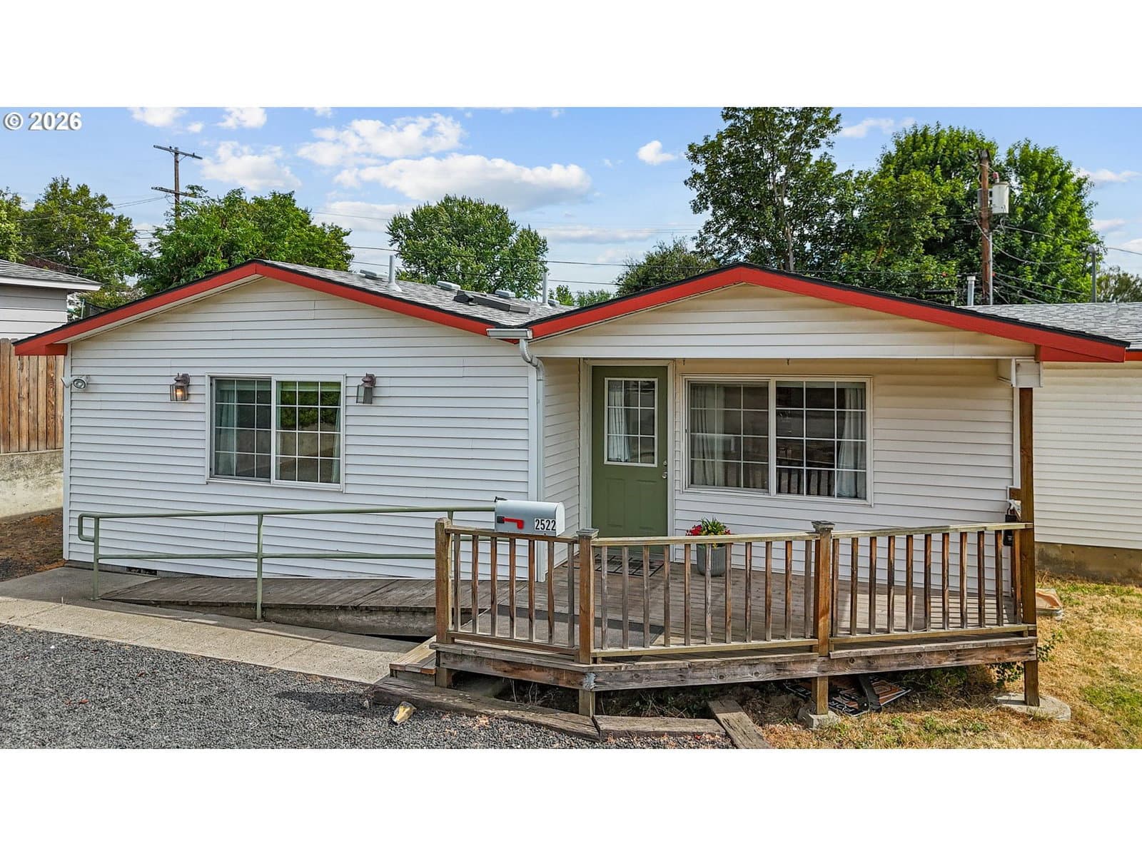 Listing photo 1 of 6