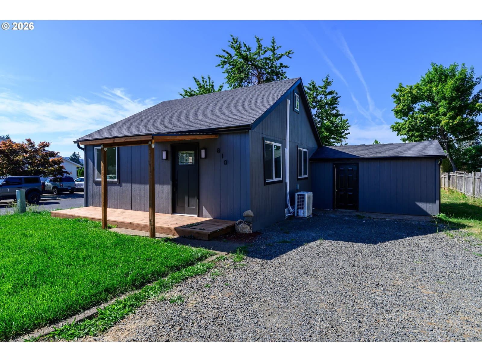 Listing photo 1 of 6