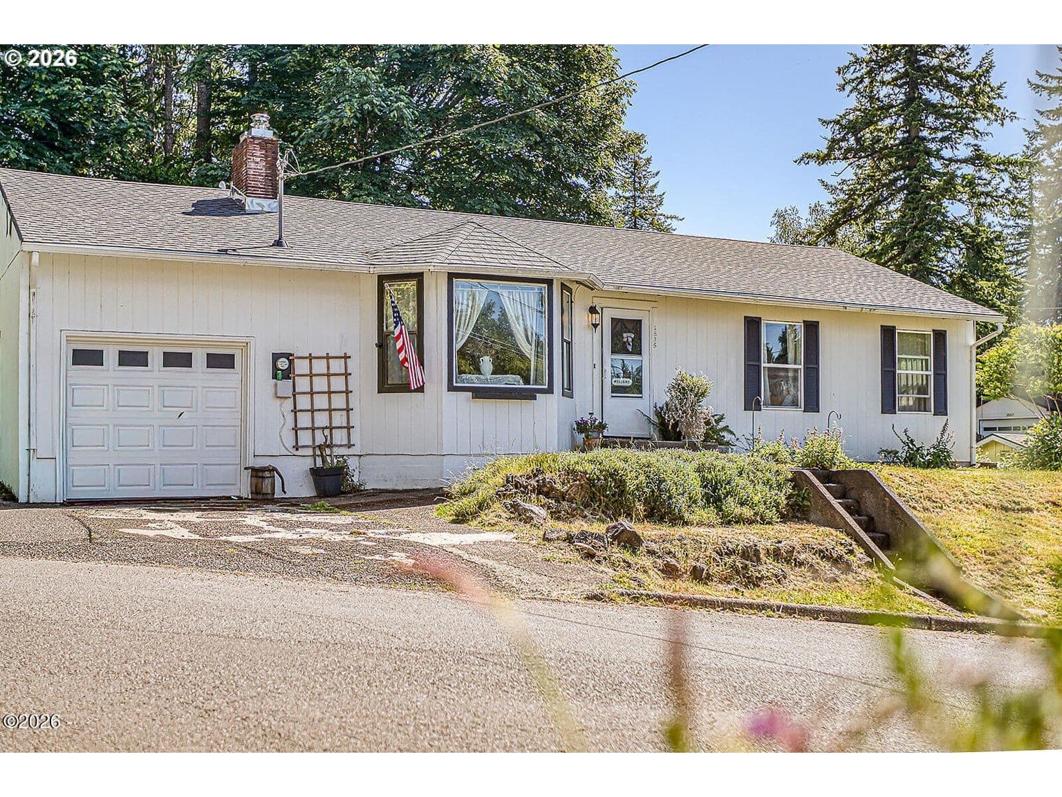 Listing photo 1 of 6