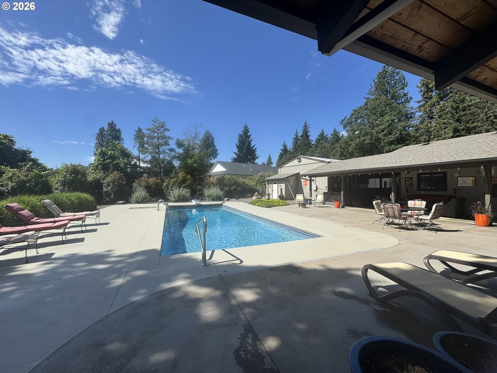 Listing photo 1 of 6