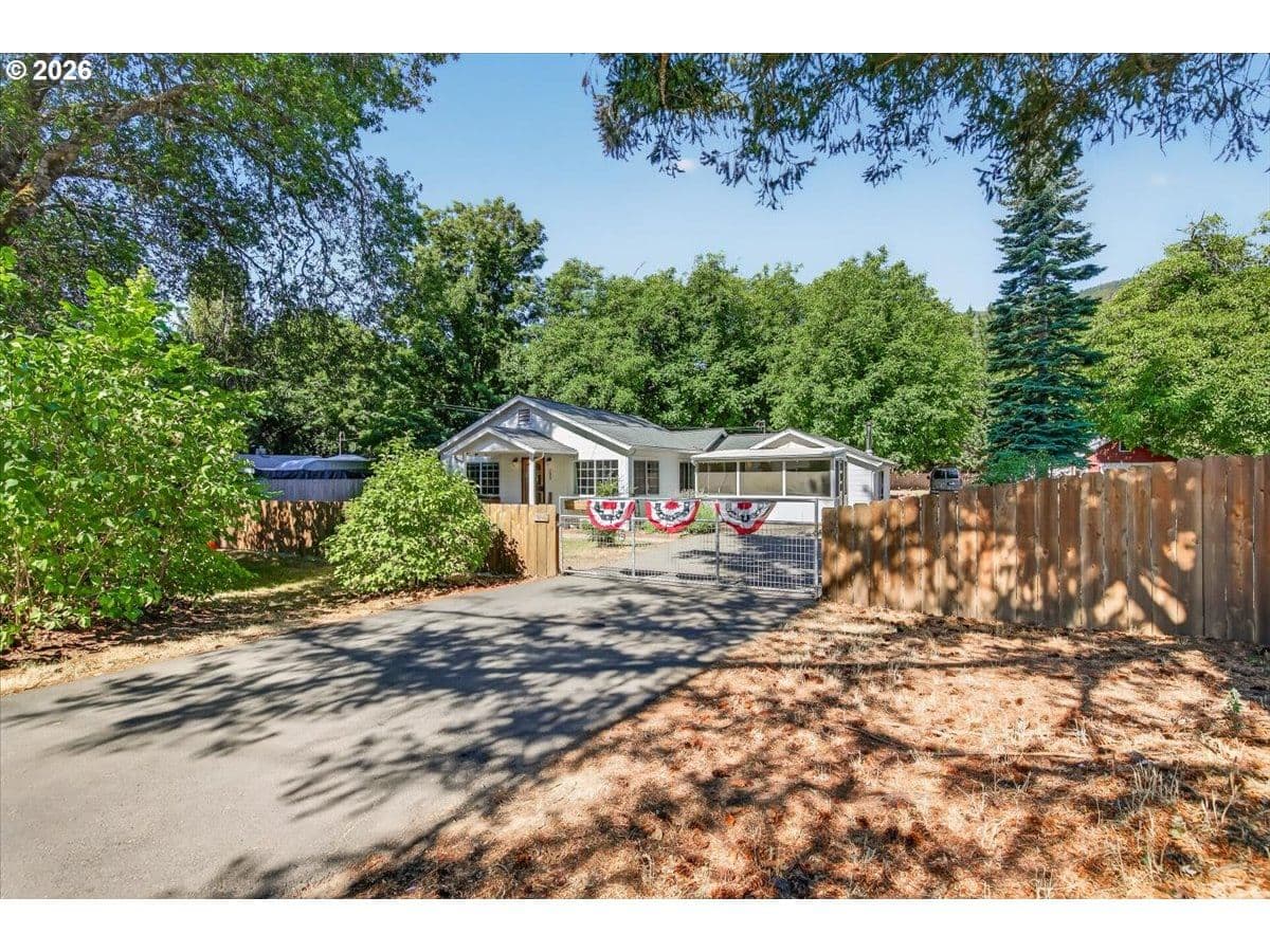 Listing photo 1 of 6