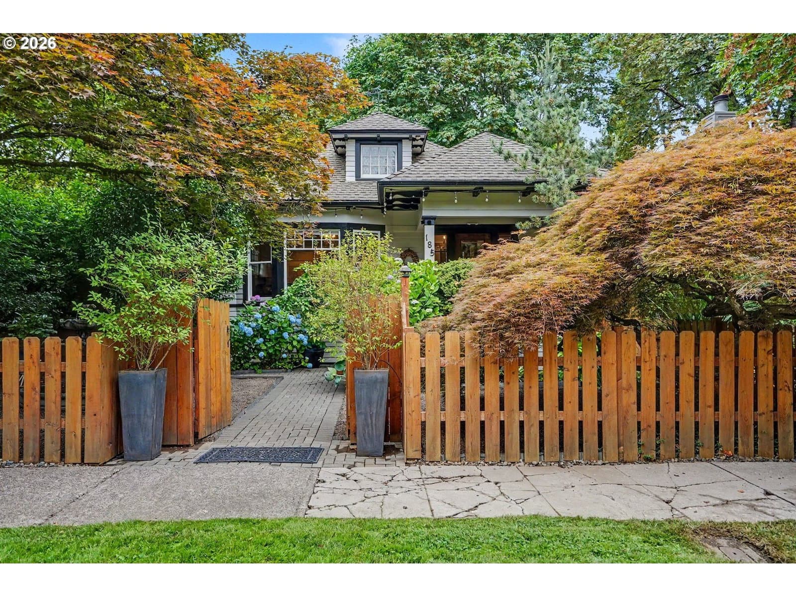 Listing photo 1 of 6